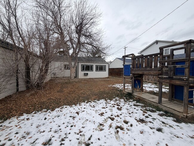 Building Photo - RENTAL 3 Bed Home w/ Garage Workshop & Fenced Yard
