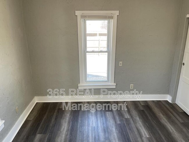 Building Photo - 318 12th Ave