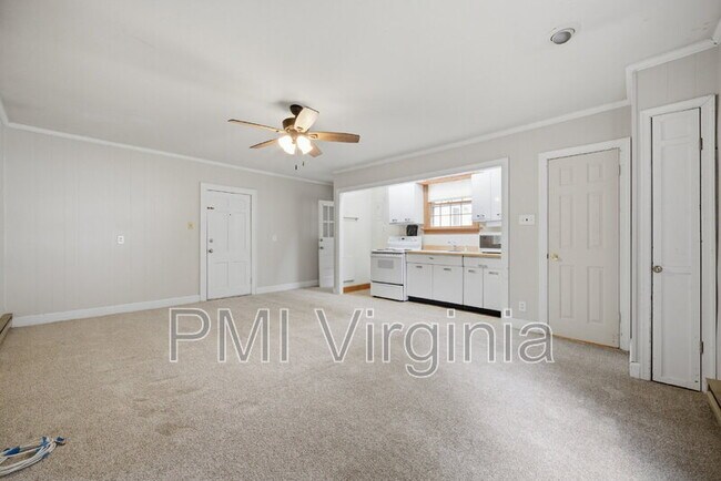 Building Photo - 400 Kemp Ln