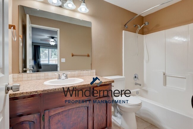 Building Photo - 3 Bedroom/2 Bath with garage home (Pet Neg...