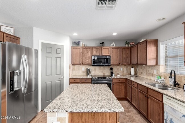 Building Photo - 18452 El Amancer