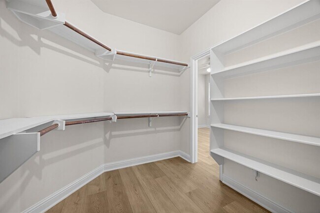 Building Photo - 6819 Chalk Hill Dr
