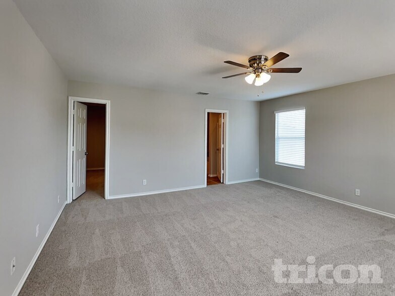 Building Photo - 7923 Horse Hollow