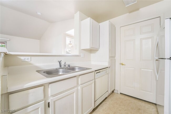 Building Photo - 231 W Horizon Ridge Pkwy