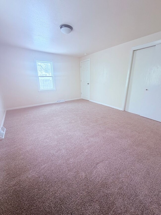 Building Photo - House for rent!