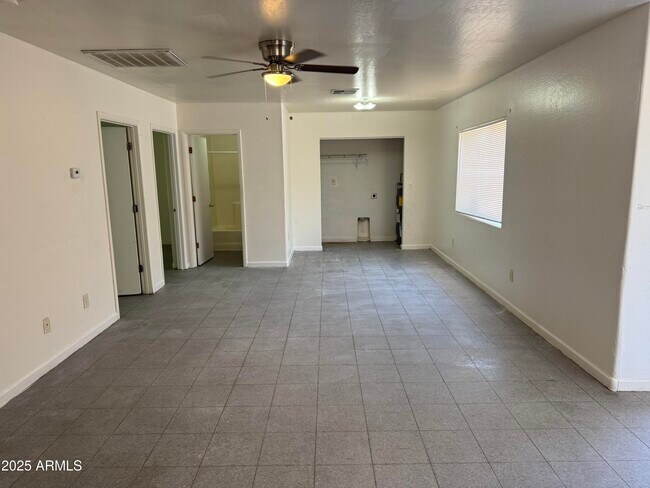 Building Photo - 1224 E Apache St