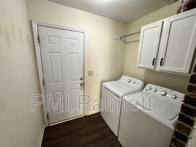 Building Photo - 304 Princess St