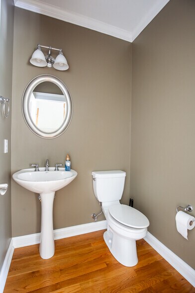 Building Photo - 3220 Linwood Ave