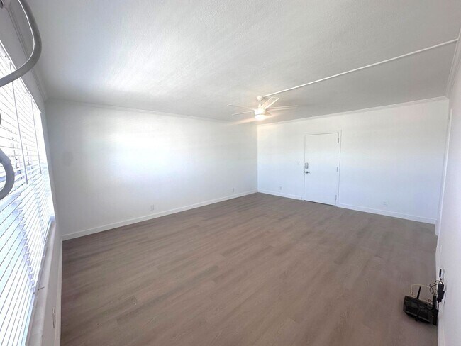 Building Photo - Updated 1 Bedroom 1 Bath Condo - Steps from Fort Lauderdale Beach!