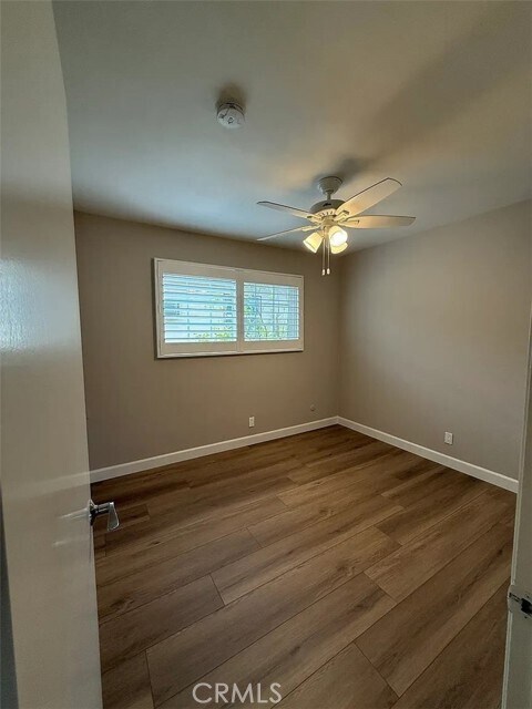 Building Photo - 327 E Live Oak St