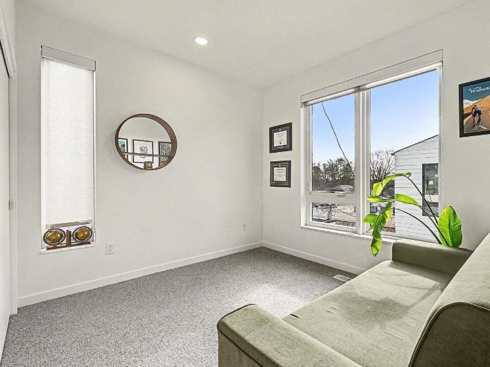 Building Photo - 5302 Elmwood Plz