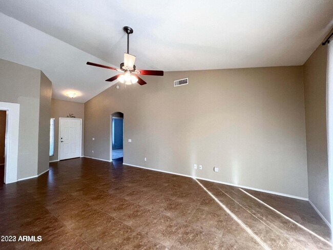 Building Photo - 721 E Jasper Dr