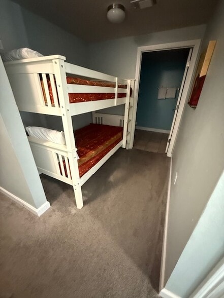 Building Photo - 9900 S Thomas Dr