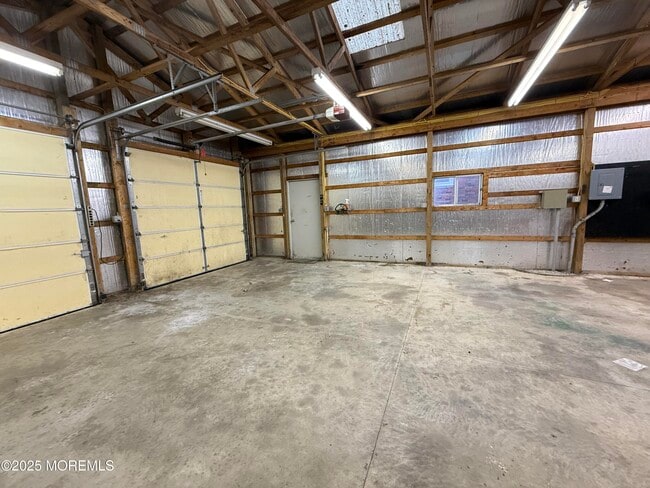 Building Photo - 573 Lloyd Rd