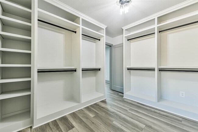 Building Photo - 4102 Honey Oaks Dr