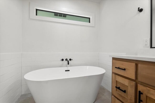 Building Photo - 7405 Attar Cove