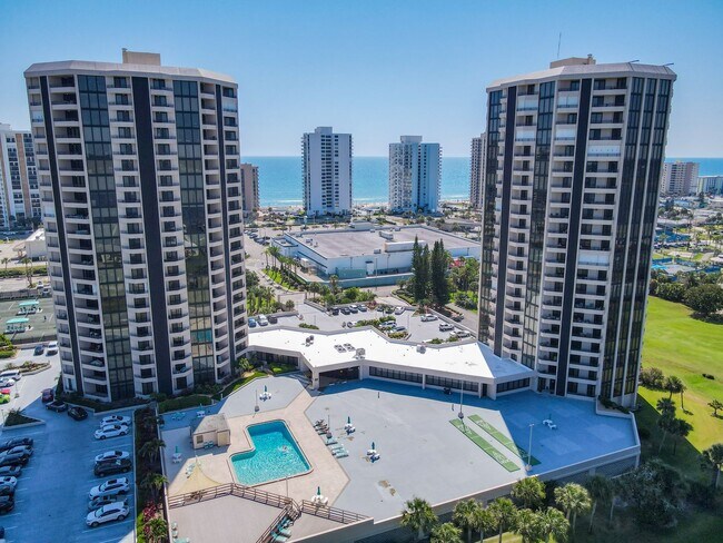 Building Photo - Stunning Penthouse Rental with Intracoasta...