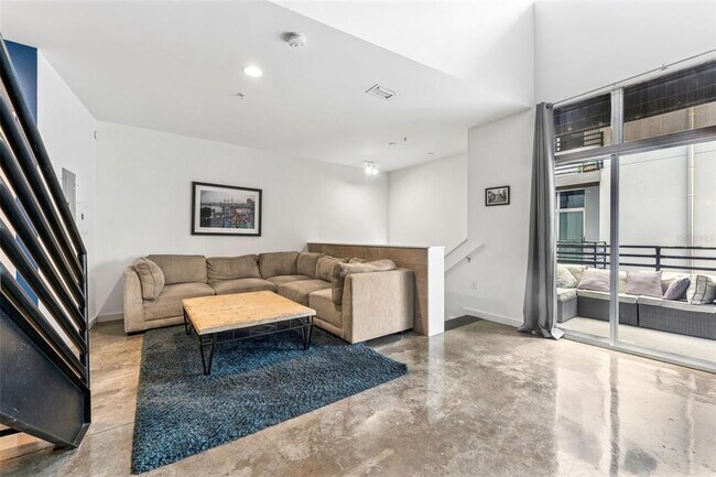 Building Photo - 5008 S MacDill Ave