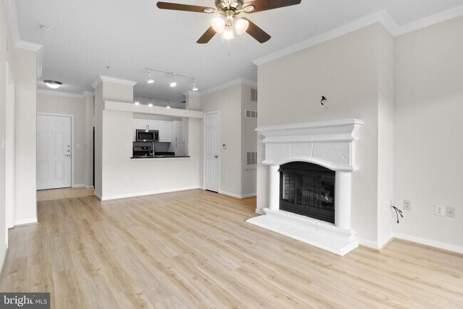 Building Photo - 12945 Centre Park Cir