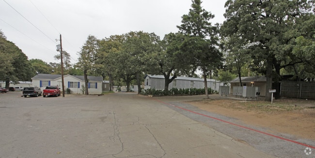 Building Photo - Oak Haven Estates