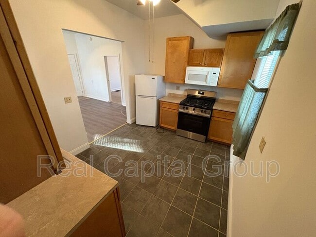 Building Photo - 340 N Main St