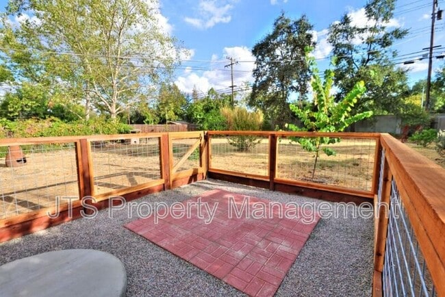 Building Photo - 6906 Pin Oak Ct