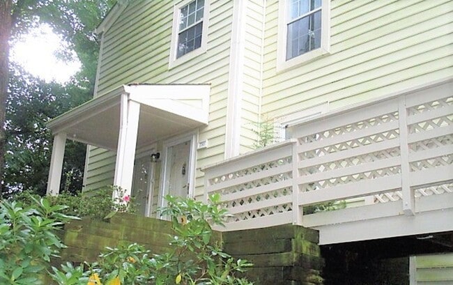Building Photo - Private And Spacious, Ground Level, 2 Bedr...