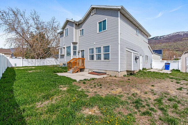 Building Photo - 1162 Cave Hollow Ln