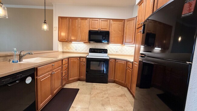 Building Photo - 2 bed 2 bath Available in Downtown SJ!