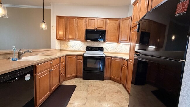 Building Photo - $500 Move in Special | 2 bed 2 bath Available in Downtown SJ!