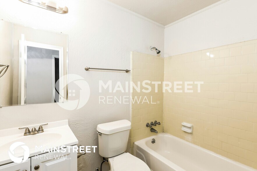 Building Photo - 9395 Forest Knoll Dr