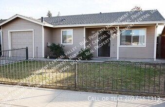 Building Photo - Cute Oakdale 3 Bedroom 2 Bath Home