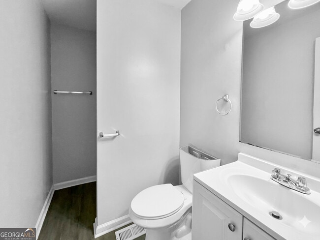 Building Photo - 3006 Ashland Ct SW