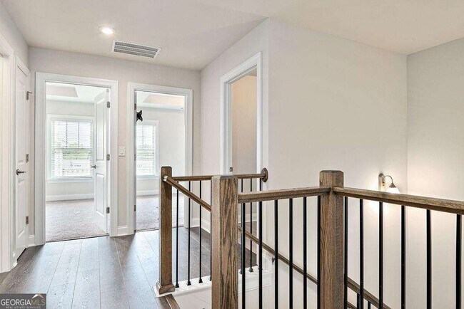 Building Photo - 1395 Harris Way S