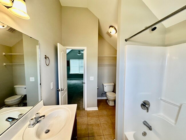 Building Photo - 496 Tropical Way