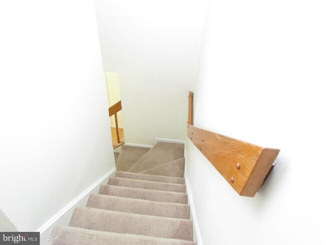 Building Photo - 9 Cohanzick Ct