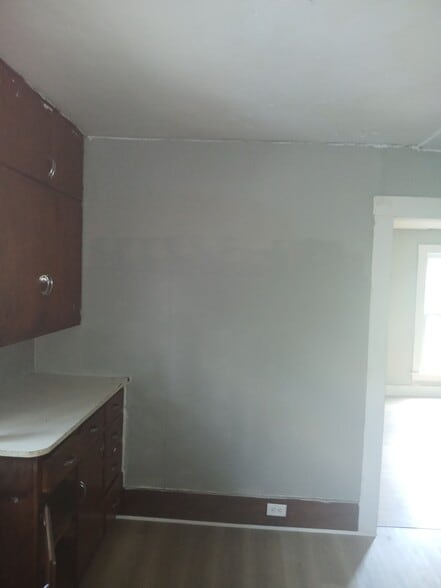Building Photo - 706 E Kibby St