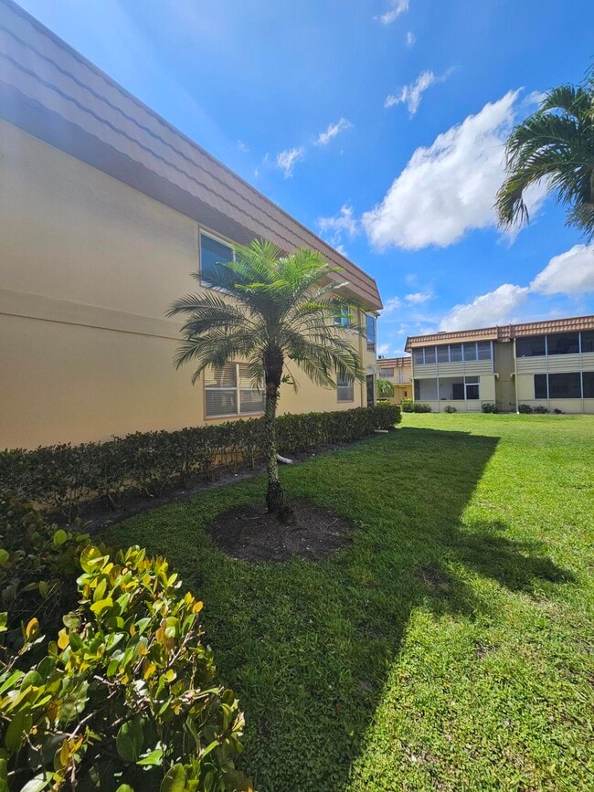 Building Photo - 211 Saxony Ln