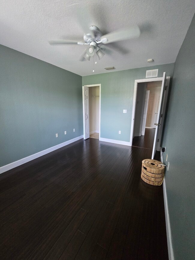 Building Photo - 802 King Neptune Ln