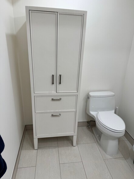 Building Photo - 145 W Burton Pl