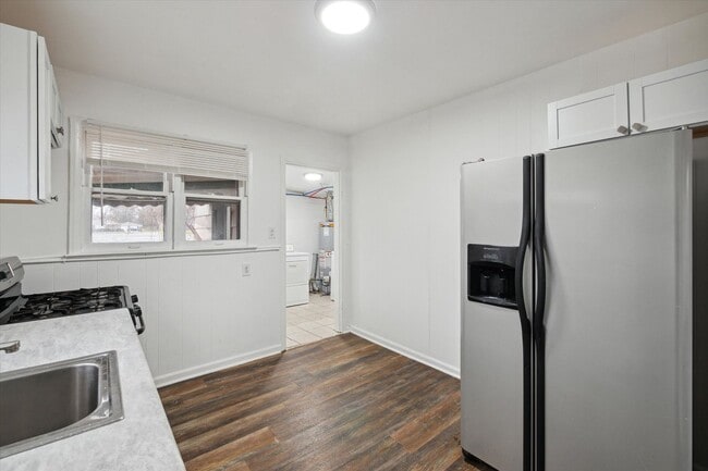 Building Photo - 3 bedroom 2 full bathrooms Warren $1,300