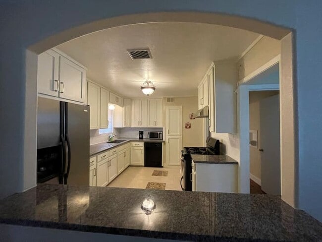 Building Photo - 7951 Pecan Villas Dr