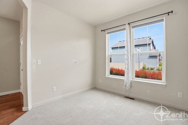 Building Photo - 10406 NE 69th Ave