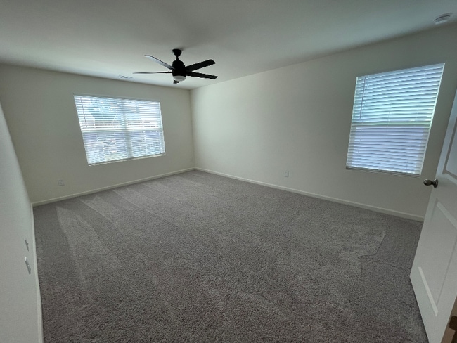 Building Photo - 2111 Gln Xing Dr