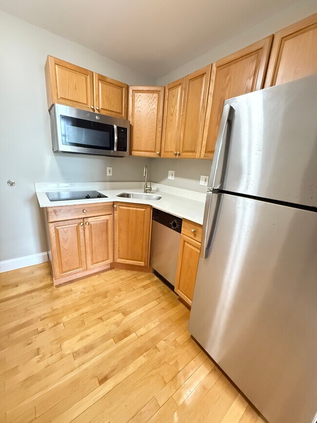 Building Photo - 312 Shirley St