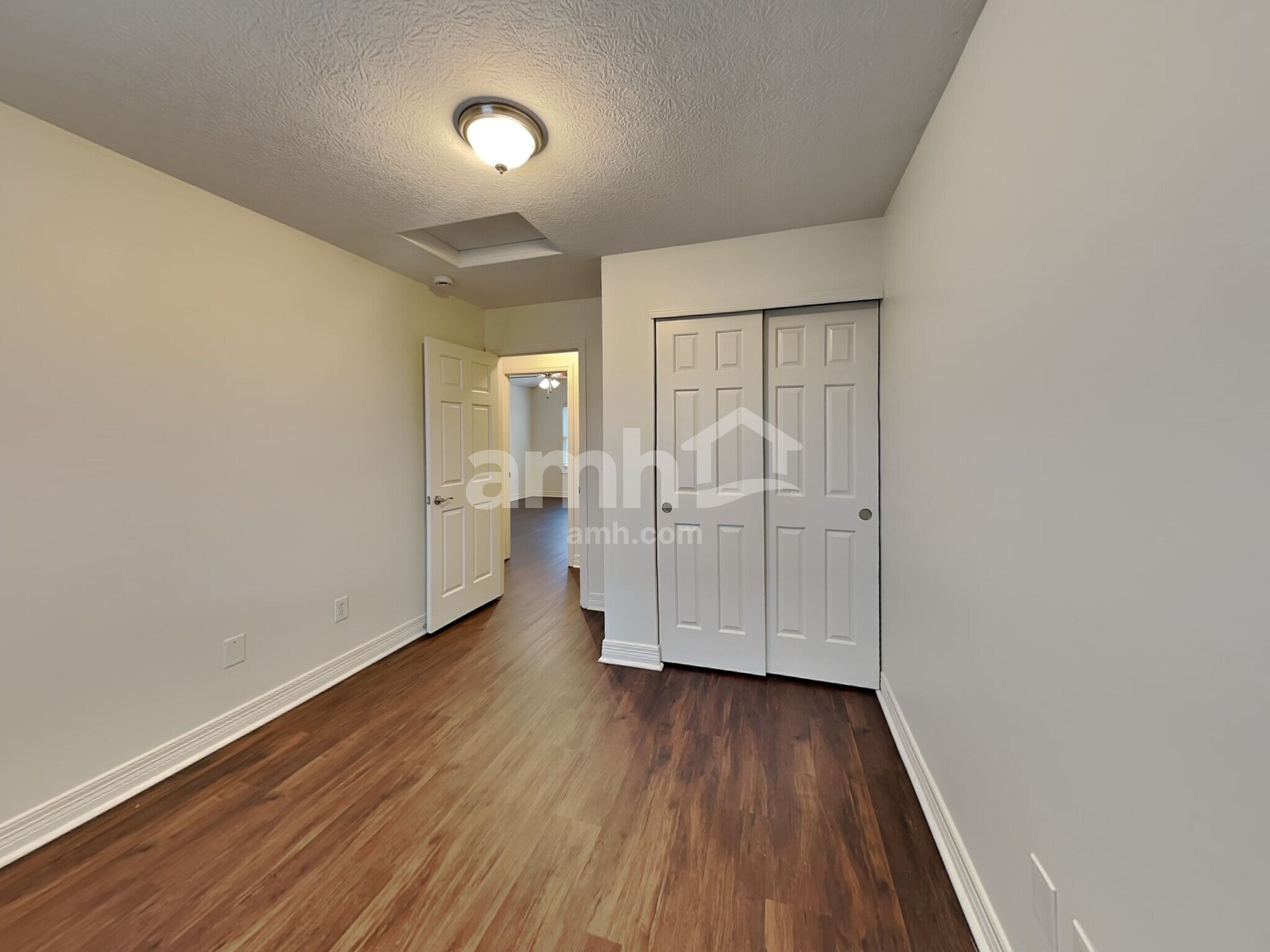 Building Photo - 2083 Shetland St