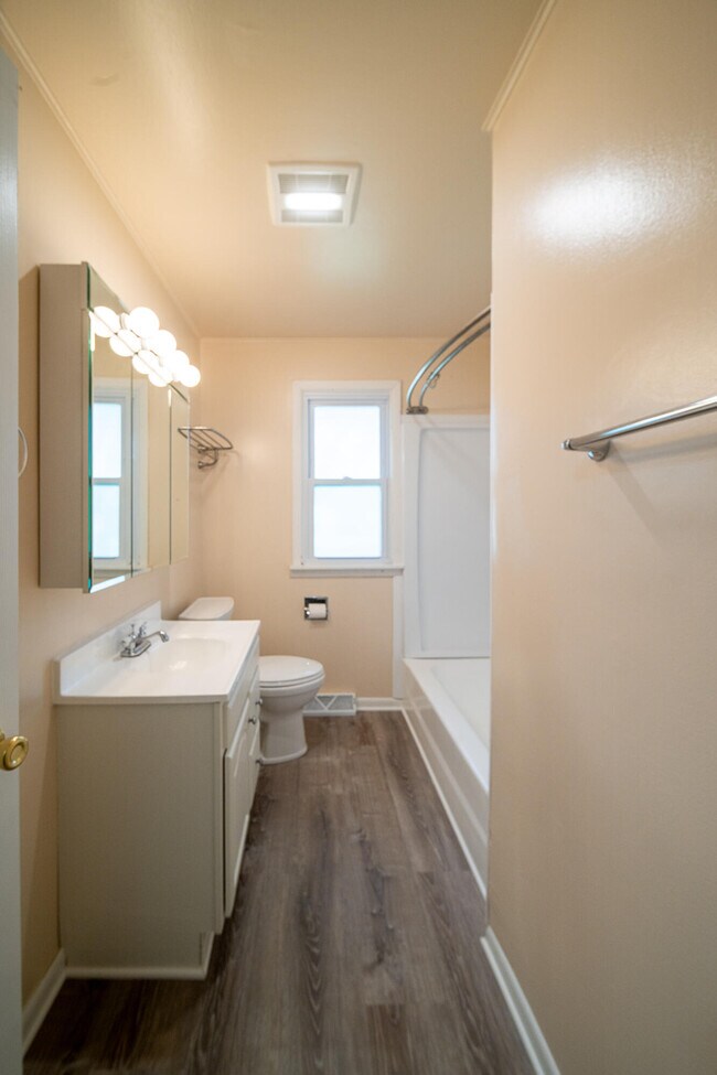 Building Photo - 1857 Willow Rd