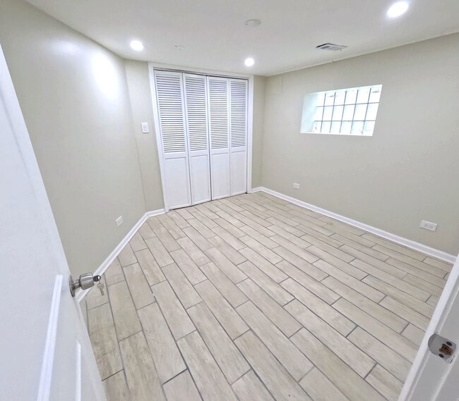 Building Photo - Beautiful Home Lowell Ave.