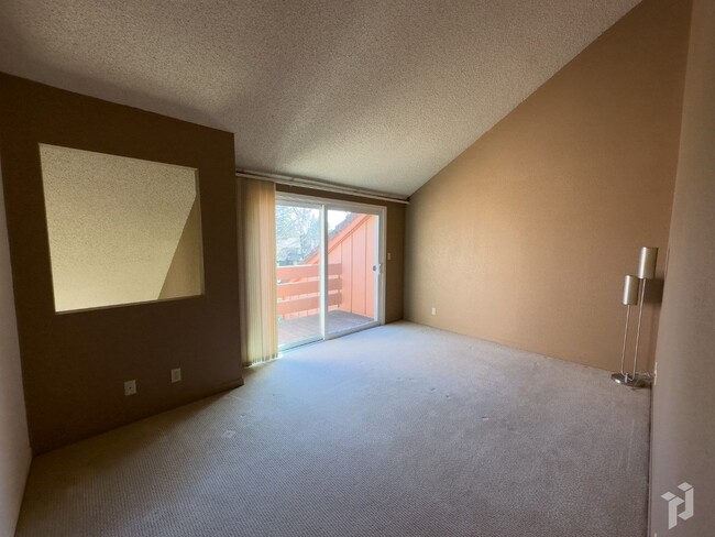 Building Photo - Cal Park Townhome for Rent in Chico CA | 2 Bed, Fenced Yard, Pet Friendly