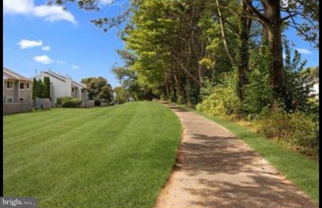 Building Photo - 54 Hillcroft Way